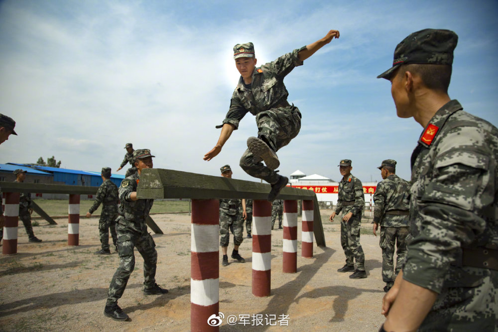 勤训轮换:训练场上的兵哥好酷