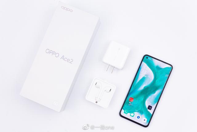 近日,5g 性能旗艦 oppo ace2 推出全新配色「極光銀」,再度引起了一波