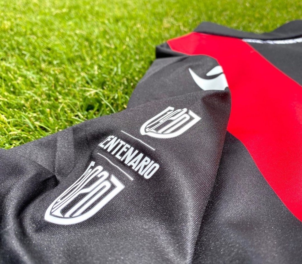 macron发布福贾百年纪念球衣