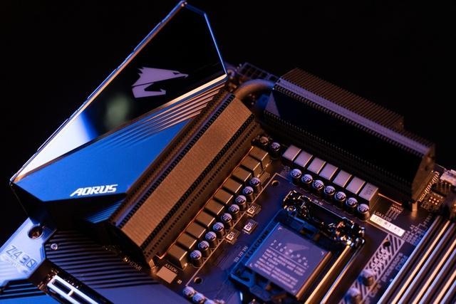 硬核图赏十代酷睿i9输出狂野性能可以选它做搭档