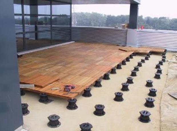 楼顶铺塑木地板_户外塑木地板价格价格_卧室地板横铺还是竖铺