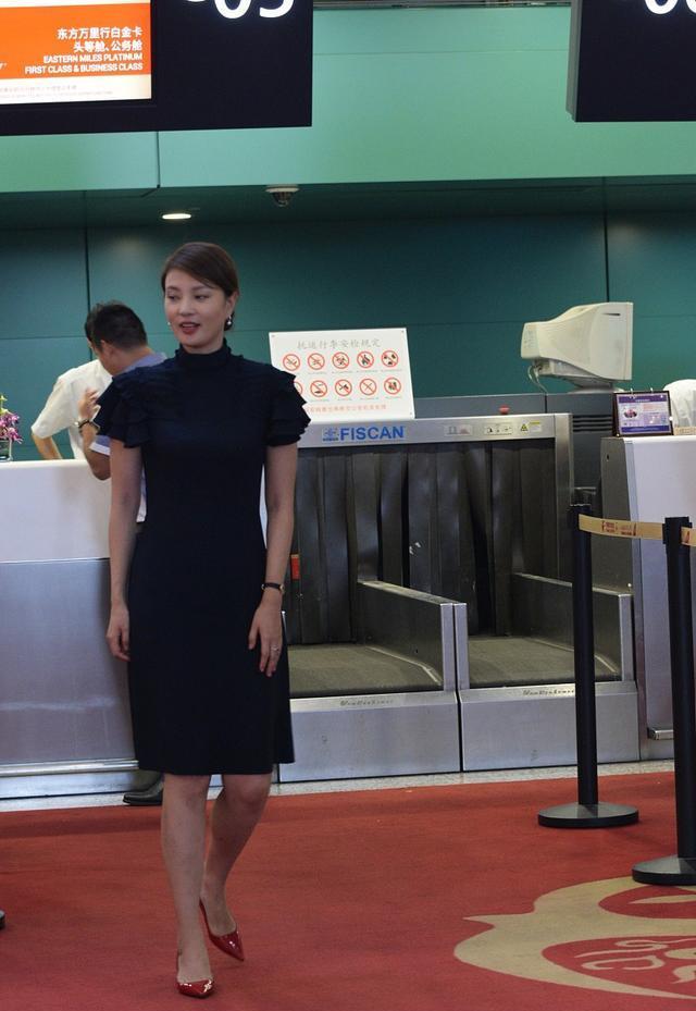 曾先后主持过《国际艺苑》,《走进非洲》,《文明之旅》等央视节目