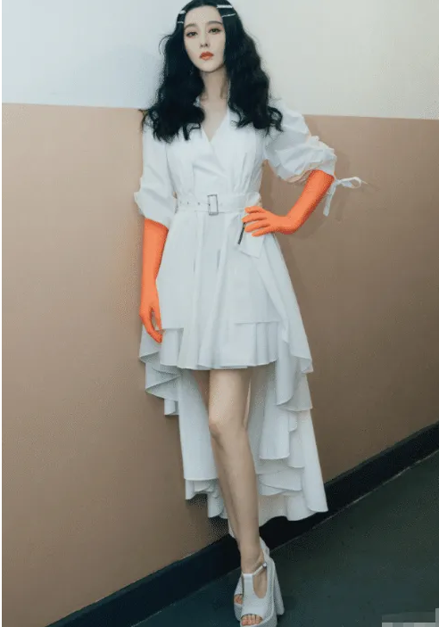 范冰冰为了复出有多拼,腿瘦成和鞋子一样细,像是变了个人_腾讯新闻