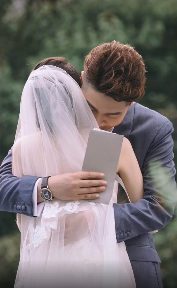 《王牌对王牌》沈涛结婚高清照曝光,甜蜜接吻,新娘朵朵不是费费