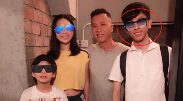 同样是功夫巨星的儿子房祖名让成龙英名尽毁而他却让父亲长脸