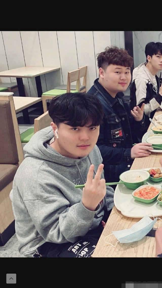 成都ag超玩会中单笑影弟弟汤汤,首发上场仅一局因太菜被换下