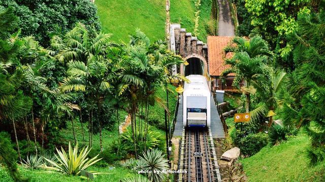 槟城这座仅有800多米的山不仅可以鸟瞰槟城还能远眺马六甲海峡