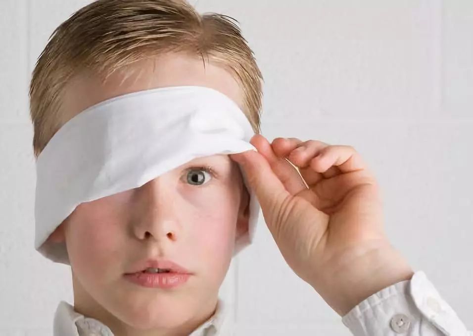 【视力养护】孩子视力有问题?近视弱视要区分!