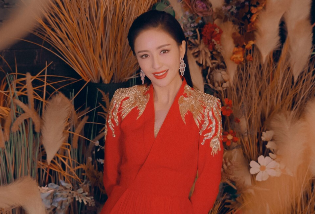 主持春晚压力有多大佟丽娅多次崩溃李思思紧张到全身发抖