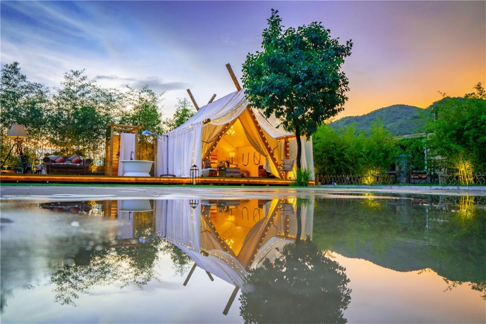 浪漫为底色济南九如山木结构民宿你体验过吗