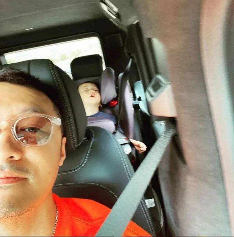 陈冠希|40岁陈冠希玩直播被嘲未老先衰，香港网友：阿娇见到都要掉头走