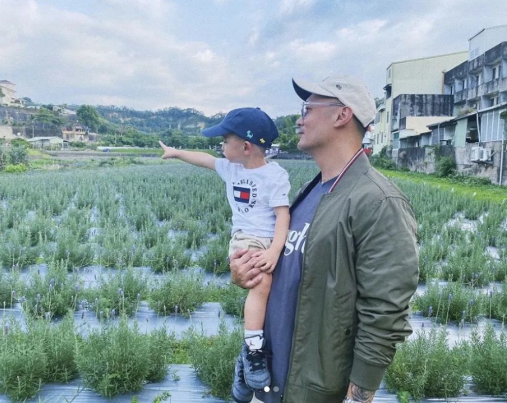 陈冠希|40岁陈冠希玩直播被嘲未老先衰，香港网友：阿娇见到都要掉头走