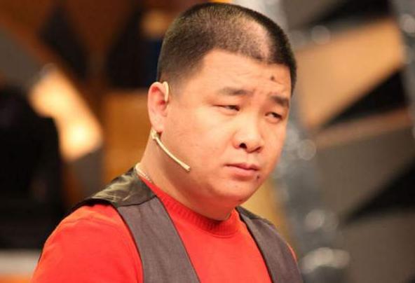 狂傲的魏三:从比肩赵本山到跪拜潘长江,如今"假"孝顺,引争议