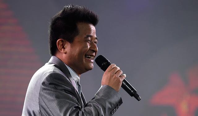毕福剑还因为太受观众的欢迎,以至于能和"小品之王"赵本山,在春晚上