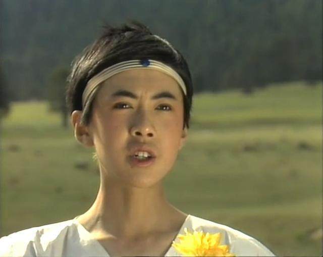 四年后,黄天祥11岁,生得越发英姿勃勃,威猛过人.