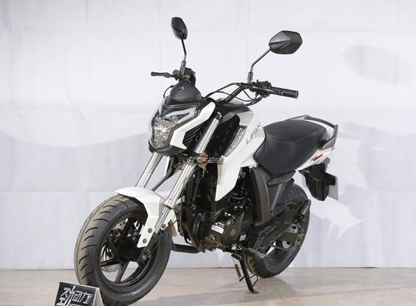 力帆kpmini150车身长宽高尺寸分别为1790*740*1000mm,轴距尺寸为1150