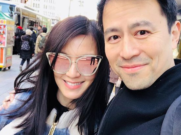 同年,林熙蕾息影,并与富豪低调完婚,嫁人不久后她更为老公生了两个