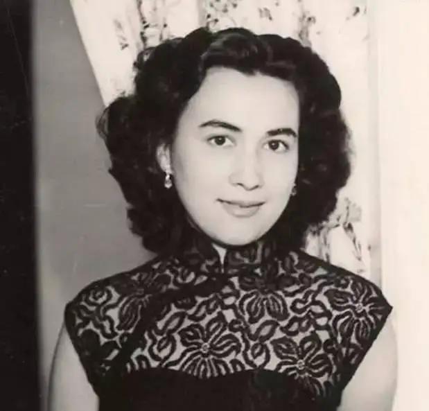 出于对哥哥的信任何婉琪还告诉了何鸿燊一个惊天大秘密——麦志伟大