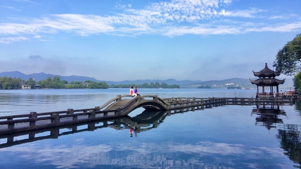 杭州西湖三桥,被当地人誉为"情人桥",每座桥都有一个爱情故事_腾讯