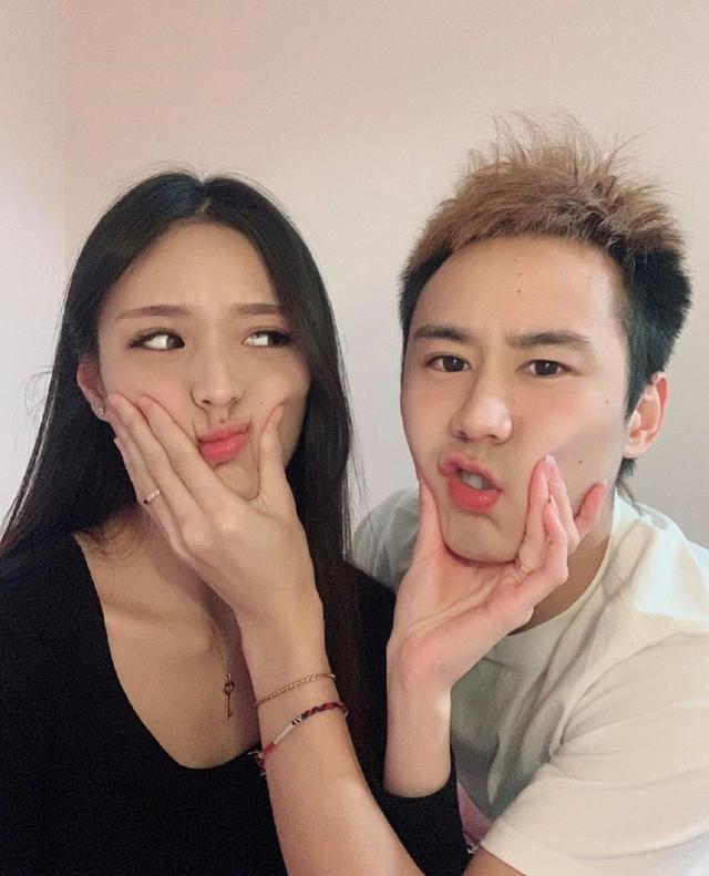 甜26岁羽毛球名将晒照秀恩爱女友连续两年入选最美太太团