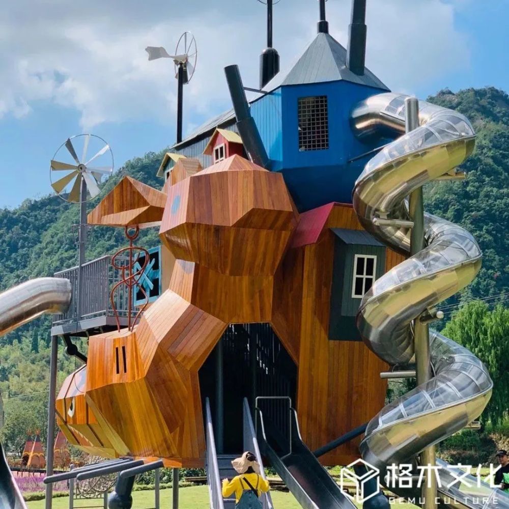 能在路上奔跑的房子,带翅膀的房子,悬浮空中的房子等,尽管有些还未