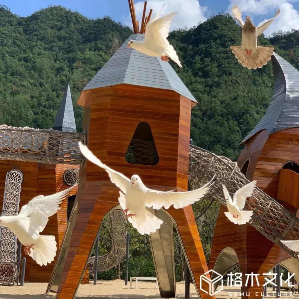 能在路上奔跑的房子,带翅膀的房子,悬浮空中的房子等,尽管有些还未