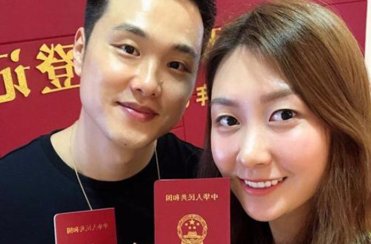 宝贝"两人都是篮球运动员,孟铎效力于深圳男篮,而他的妻子名叫刘格婷