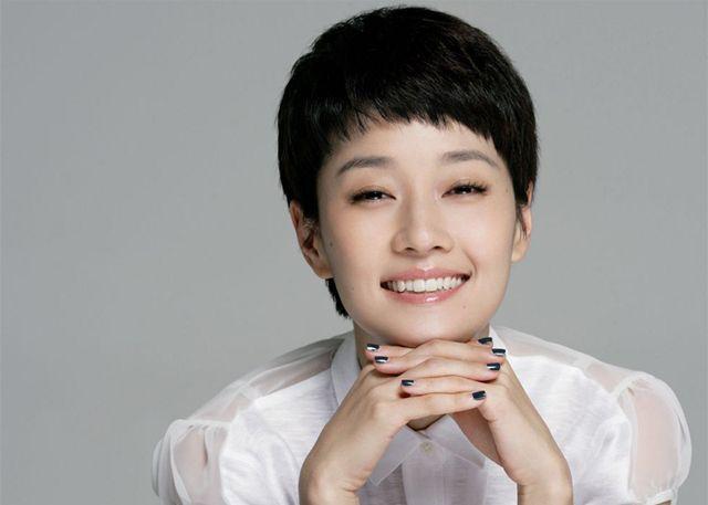 管虎|2004年，导演管虎与马伊琍分手，转头便与马伊琍的闺蜜梁静结了婚