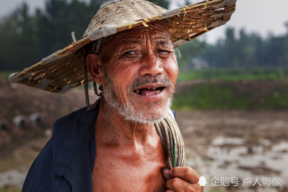 东平湖是水浒传中八百里水泊唯一遗存水域这位老渔民以打渔为生