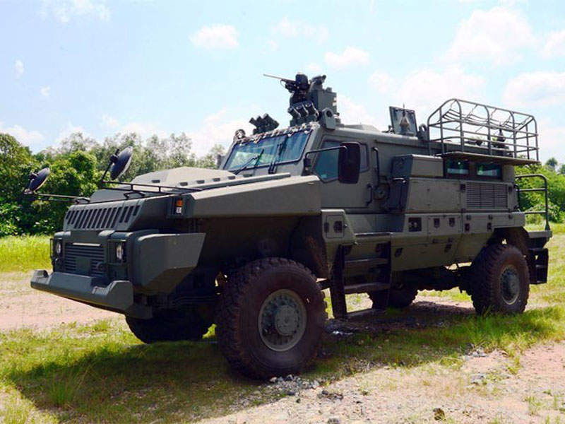 在它面前也只能是小弟,南非派拉蒙陆地航母"掠夺者"防雷装甲车_腾讯