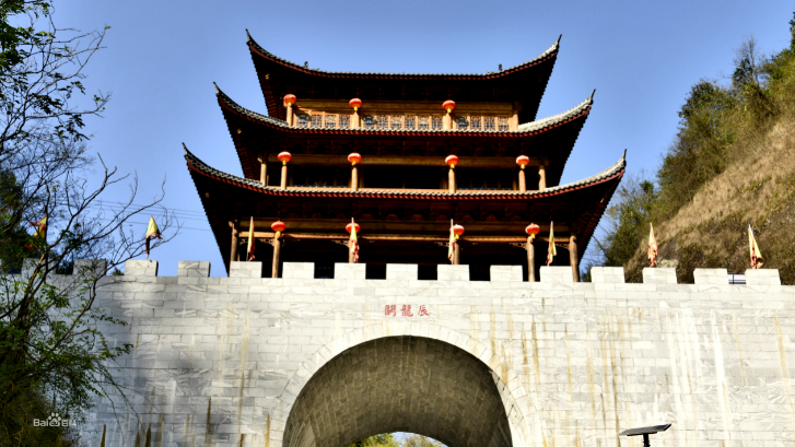 辰龙关一县好山留客住五溪秋水为君清