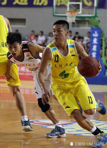 只有16岁的周雨,就从师兄们的嘴中听说了"野球",刘以生和曲帅算是很早