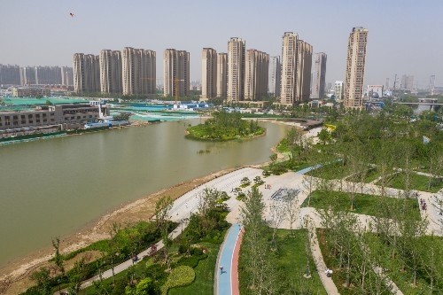 濟南水屯路的雲錦湖公園對外開放河湖相映的園林景觀美不勝收