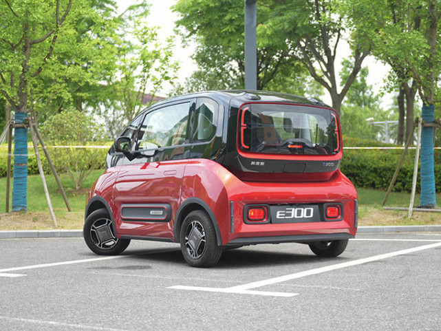 老年代步车还是潮流座驾新宝骏e300抢先体验看完就懂了