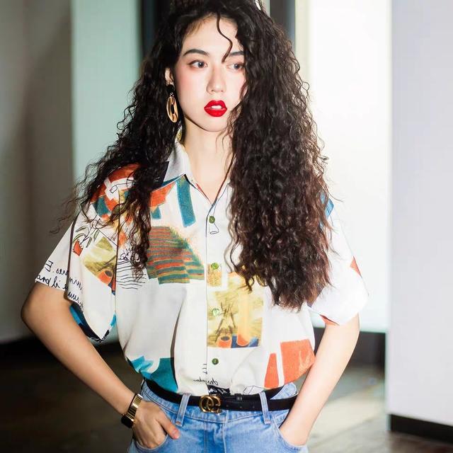 什么叫花样年华?港式复古上衣告诉你,这样穿时尚靓丽青春风十足