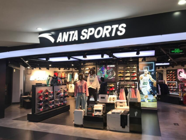 的专业运动品牌安踏,定位中高端运动时尚的fila,高端运动品牌迪桑特