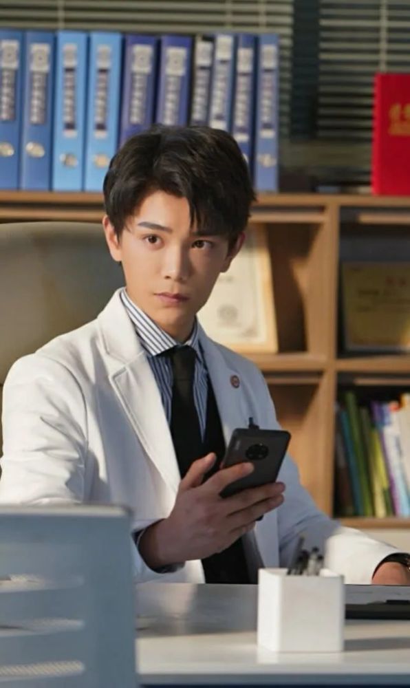 韫色过浓周丁禹兮高清无水印壁纸