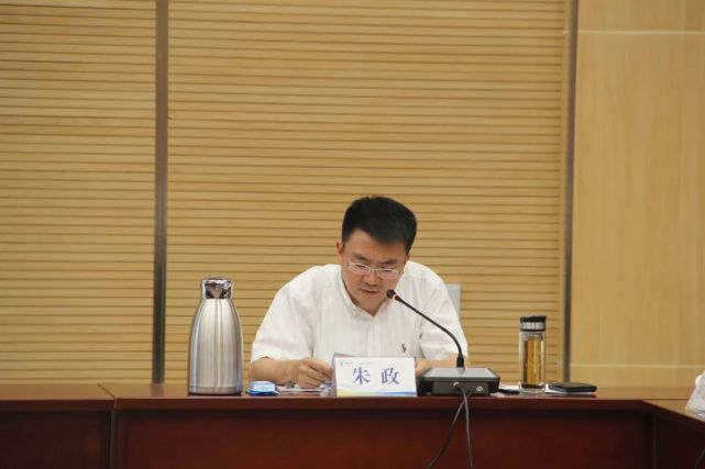 衢州市交通运输局党委书记,局长朱政主持会议.