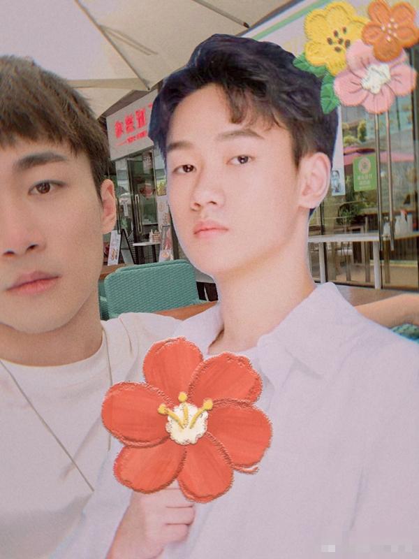 不求人情人节冷落女友和晚玉组cp汤圆悄无声息出现在直播间