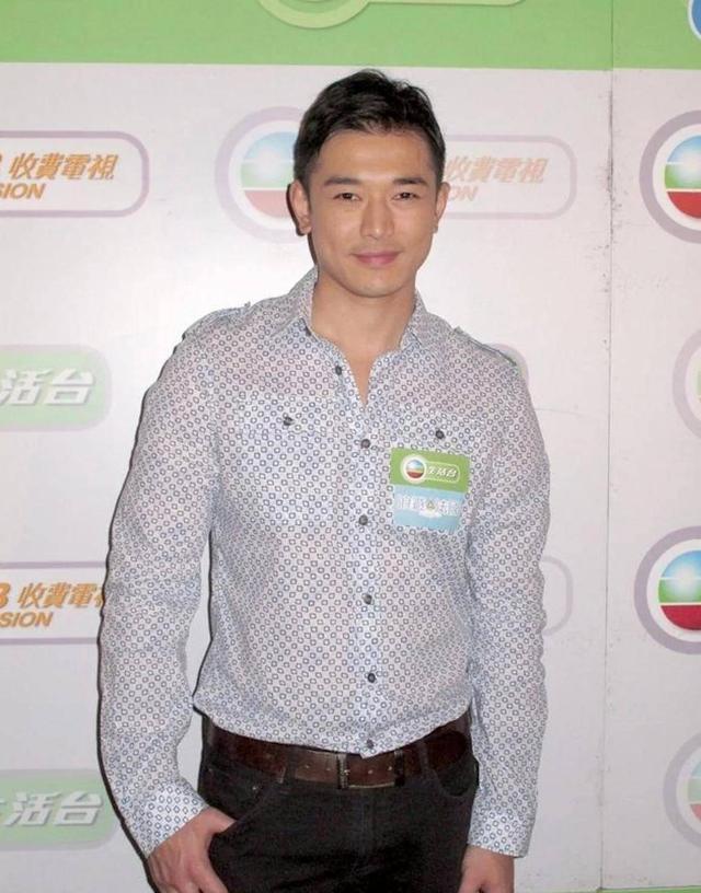 41岁tvb绿叶与幼子上演父子乐,为照顾家庭放弃上位机会