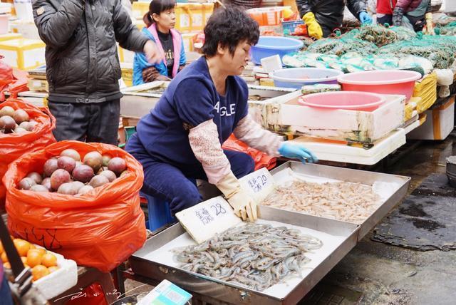 廈門市區的網紅海鮮市場外地遊客都來打卡本地人卻說宰客