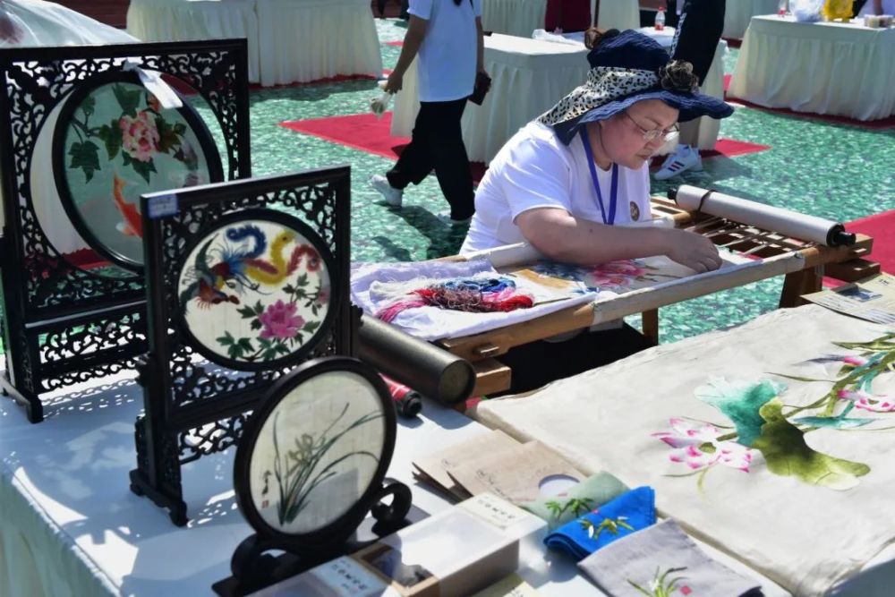 毛笔制作传统手工毛笔制作技艺,夏布画制作,砂锅陶制作技艺,藤编