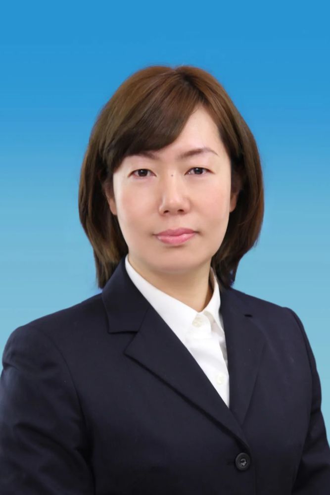 王旭雯,女,45岁,本科,副主任医师,从事免疫规划管理工作二十年,有丰富