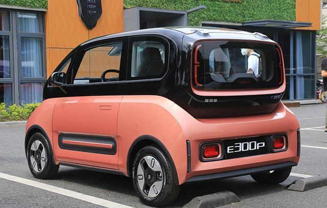 新宝骏e300实拍体验:开着它也太科幻了吧!