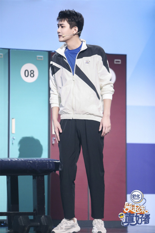 《笑起来真好看》吴谨言"忽悠"阿如那,沈凌对战熊梓淇大秀健身功底