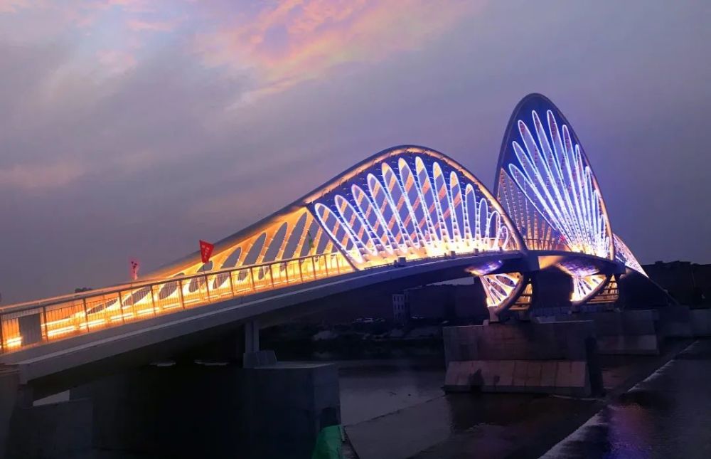 西咸新区沣河人行景观桥建成通行!_腾讯新闻