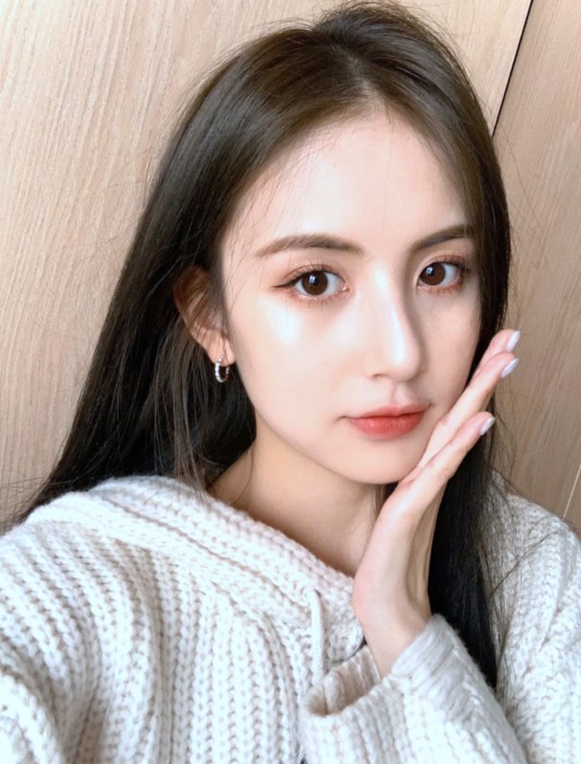 王思聪送新女友甜仇豪宅及50万元钻戒?网友破案:戒指19元,房子租的