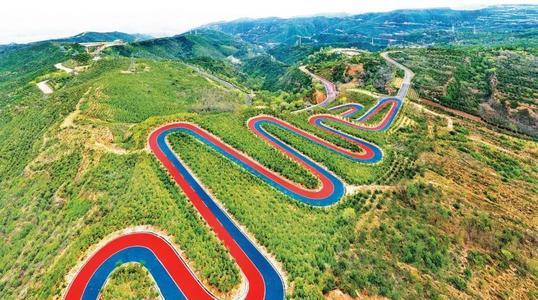 太原东西山旅游公路,由东山旅游公路和西山旅游公路组成,是太原打造的