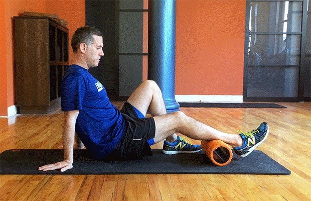 避免拉伤小腿三头肌以及跟腱,持续拉伸五秒后,放松两秒,再重复