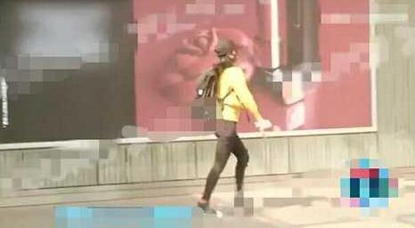 章子怡|章子怡疑似再怀孕？肚子凸起双手扶腰，生完二胎刚半年